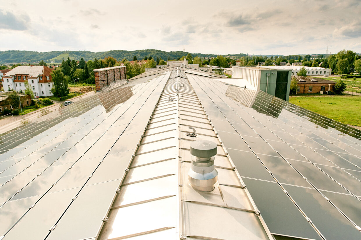 Solarmodule Auf Dem Dach Eigenerzeugte Energie Sichert Nachhaltigkeit Sup Immobilie Pva