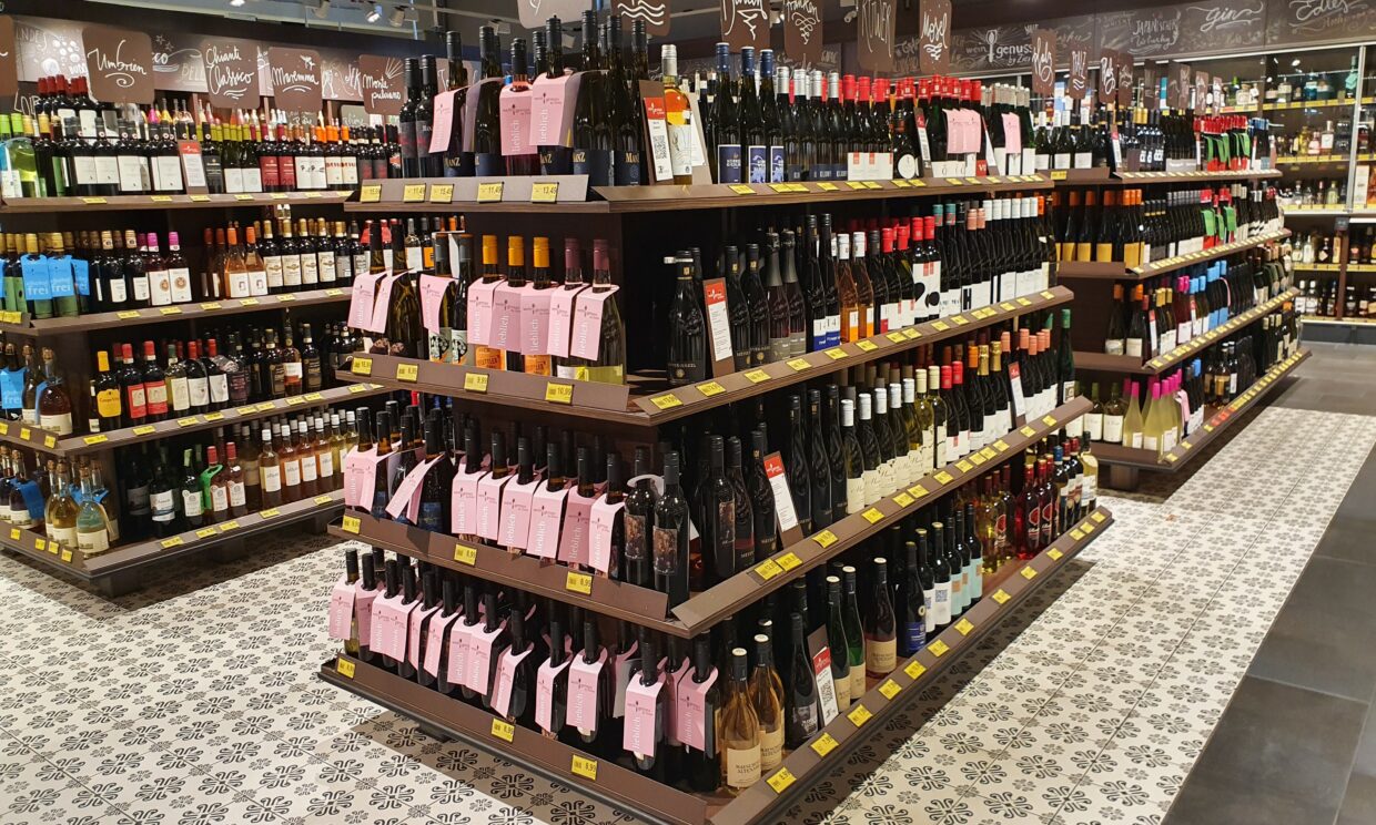 Wine department sustainably remodeled - Sustainable materials in shopfitting